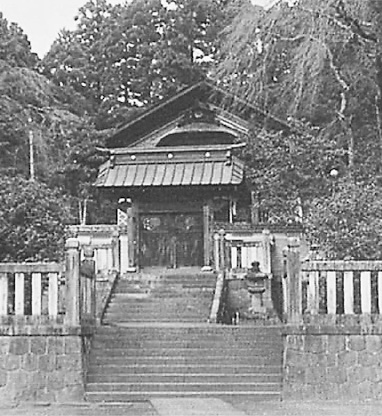 「本門戒壇の大御本尊」は、近年までこの御宝蔵に秘蔵厳護し奉られていた