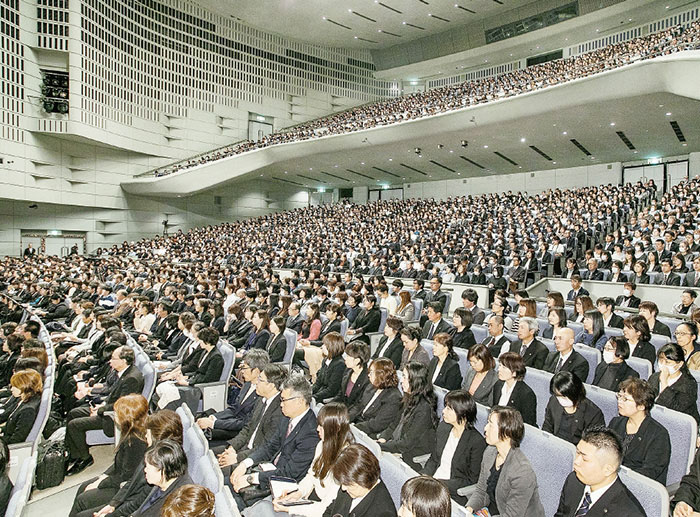 総幹部会会場