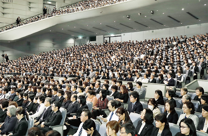 総幹部会に参加する顕正会幹部