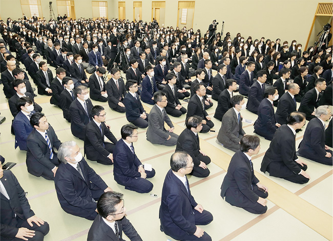 総幹部会に参加する顕正会幹部(3)