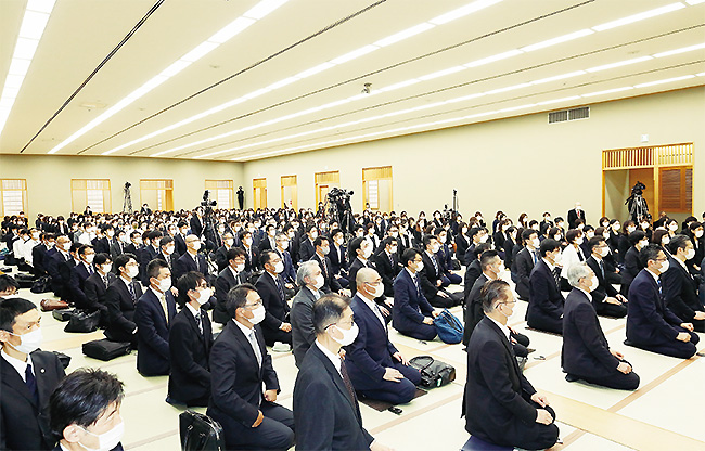 総幹部会に臨む顕正会幹部