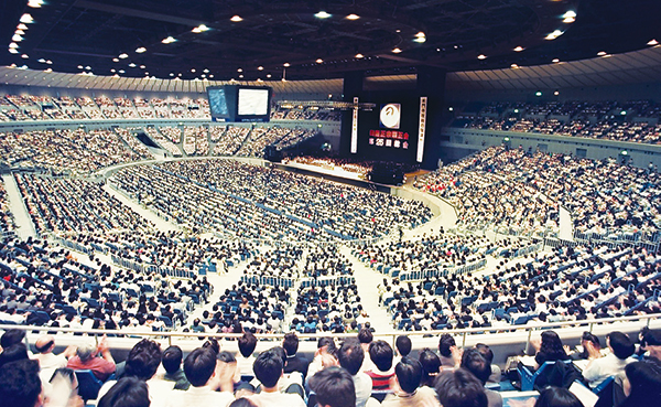「本門寺改称断固粉砕」を誓った横浜アリーナ大総会