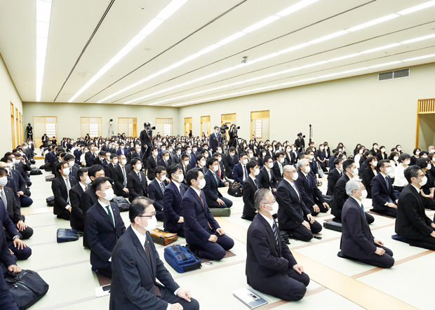 総幹部会に参加する顕正会幹部(2)