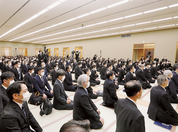 総幹部会に臨む顕正会幹部(2)