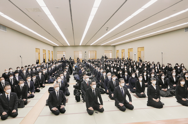 総幹部会に臨む顕正会幹部