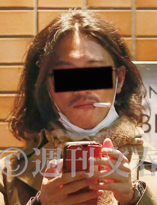 菅前首相の長男（文春オンライン）