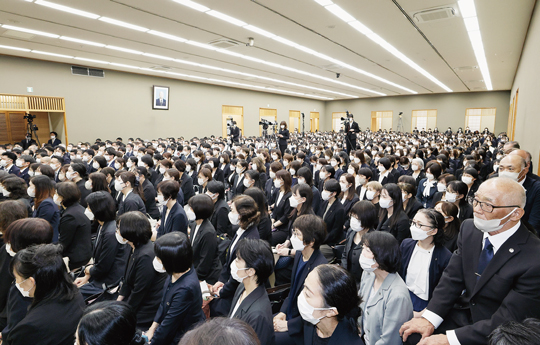 総幹部会に臨む顕正会幹部