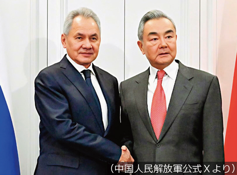 王毅外相（右）とロシアのショイグ安全保障会議書記